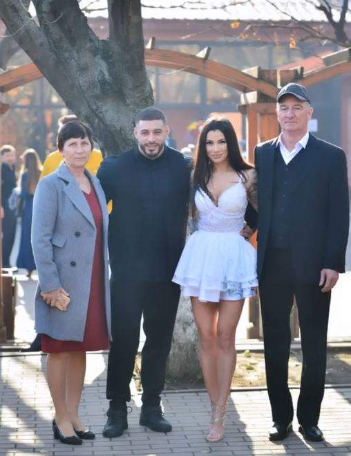 FOTO / Roxana Vancea, apariţie uluitoare la cununia civilă! Ce ţinută a purtat bruneta