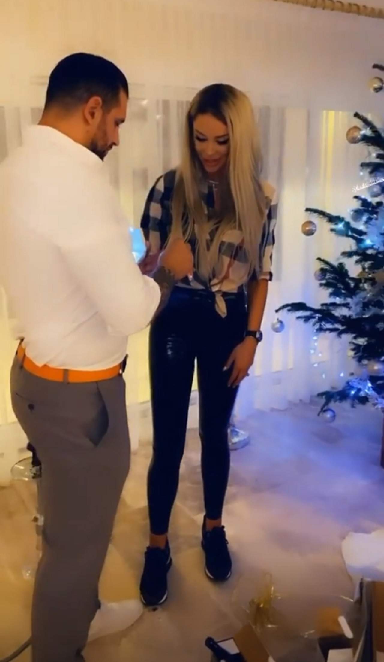 Surpriză pentru Bianca Drăguşanu, de Crăciun! Alex Bodi i-a pus verigheta pe deget / VIDEO