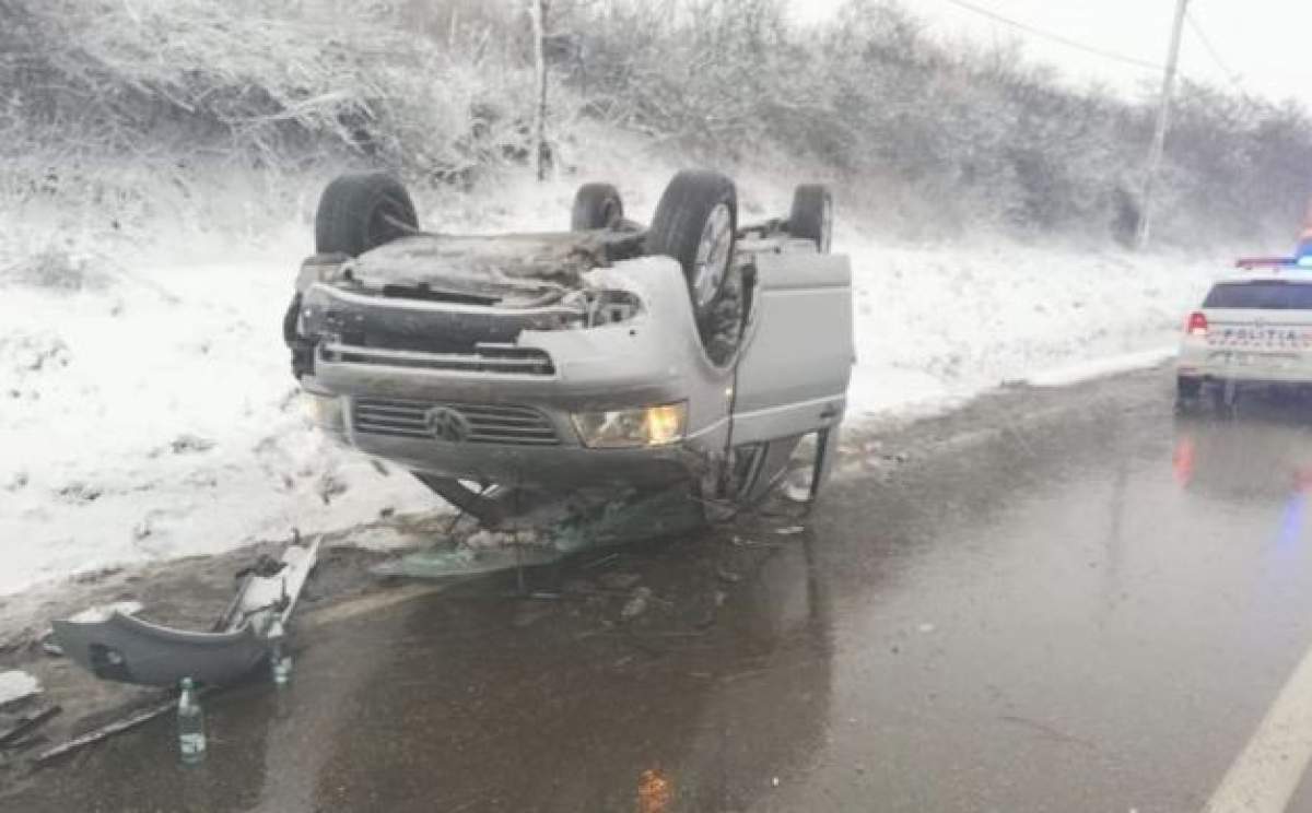 Accident tragic în Iaşi! Un microbuz cu 10 persoane s-a răsturnat