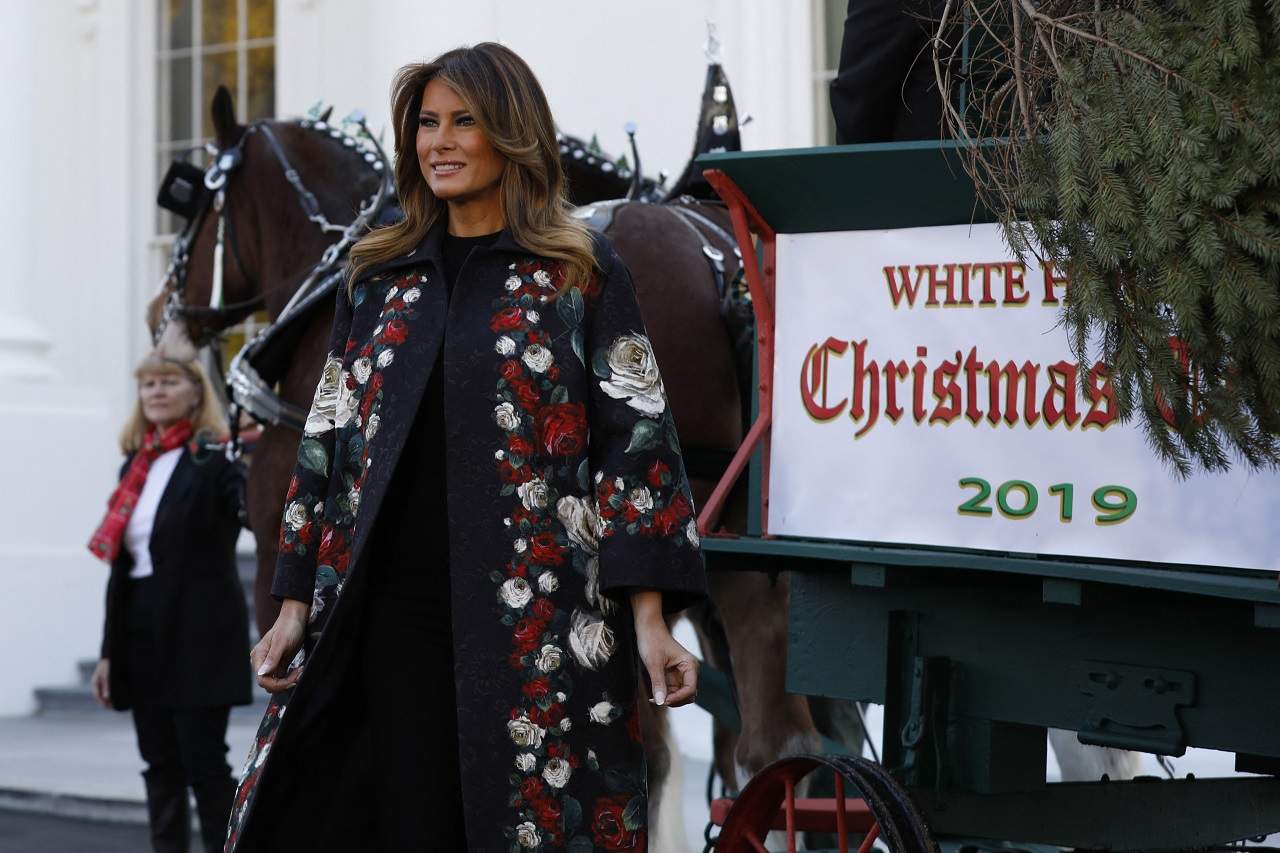 Casa Albă a îmbrăcat haine de sărbătoare! Melania Trump, „vinovată" de spectacolul de lumini şi ornamente / VIDEO