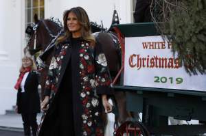Casa Albă a îmbrăcat haine de sărbătoare! Melania Trump, „vinovată" de spectacolul de lumini şi ornamente / VIDEO