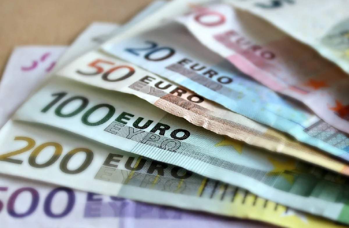 Curs valutar BNR, azi, 4 decembrie: Cât a ajuns să fie euro la casele de schimb