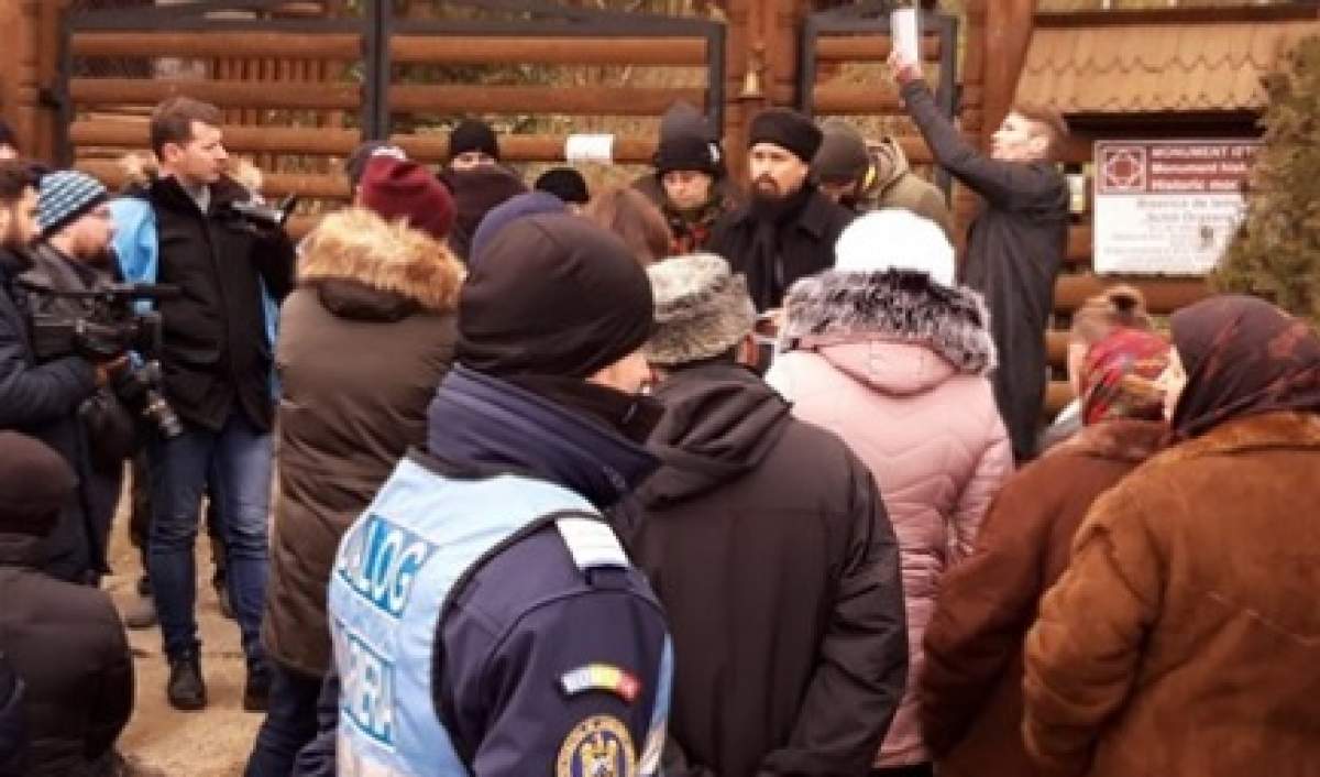 Scandal într-o parohie din Botoșani! Un preot a fost scos din biserică cu jandarmii