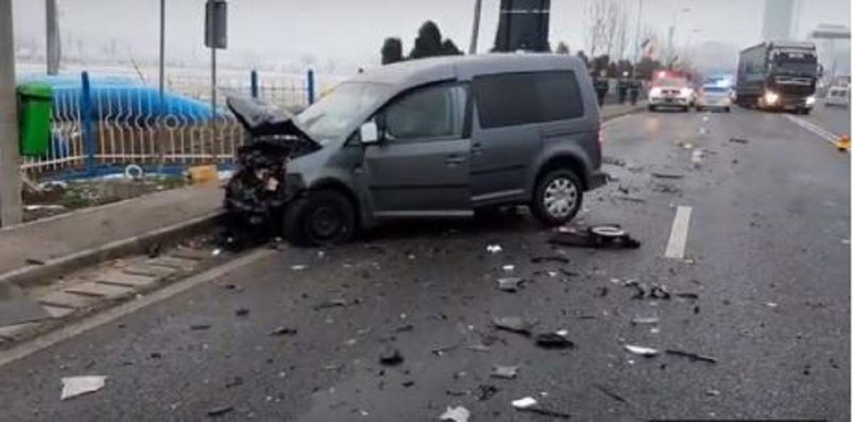 Un tânăr fără permis de conducere a făcut prăpăd pe o şosea. În accident au fost implicate trei maşini