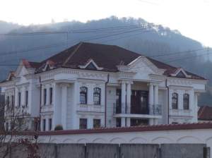 Cum arată casele de lux ale lui Nicolae Guță. „Palatul” din Petroșani l-a costat 2 milioane de euro