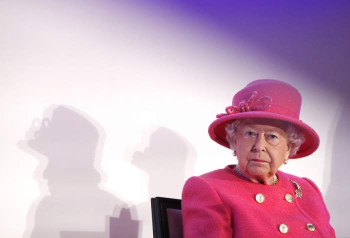 „Regina a murit“. Mesajul primit de milioane de britanici s-a dovedit a fi unul serios