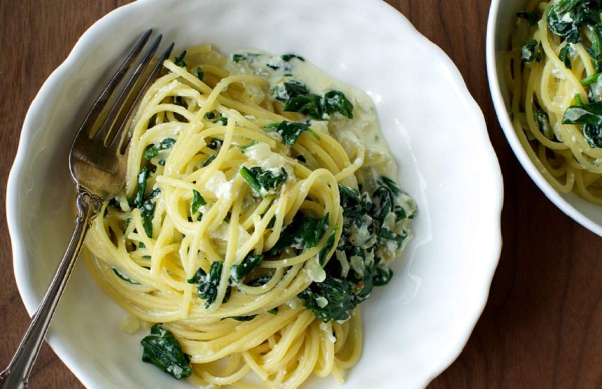 Rețete pentru prânz: spaghete cremoase cu spanac
