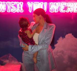 FOTO / Kylie Jenner, petrecere fastuoasă pentru fetița ei! Micuța a primit un cadou colosal de la un DJ celebru