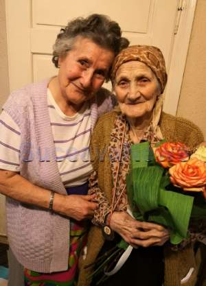 FOTO / Este cea mai longevivă suceveancă! Învăţătoarea de 104 ani este nevoită să se descurce cu o pensie de nimic