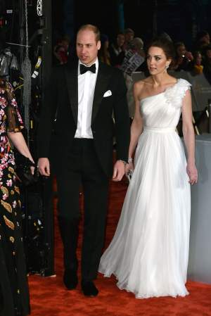 FOTO / Kate Middleton, pe urmele lui Meghan Markle? Ducesa de Cambridge a purtat o ținută de 7000 de lire, la un eveniment