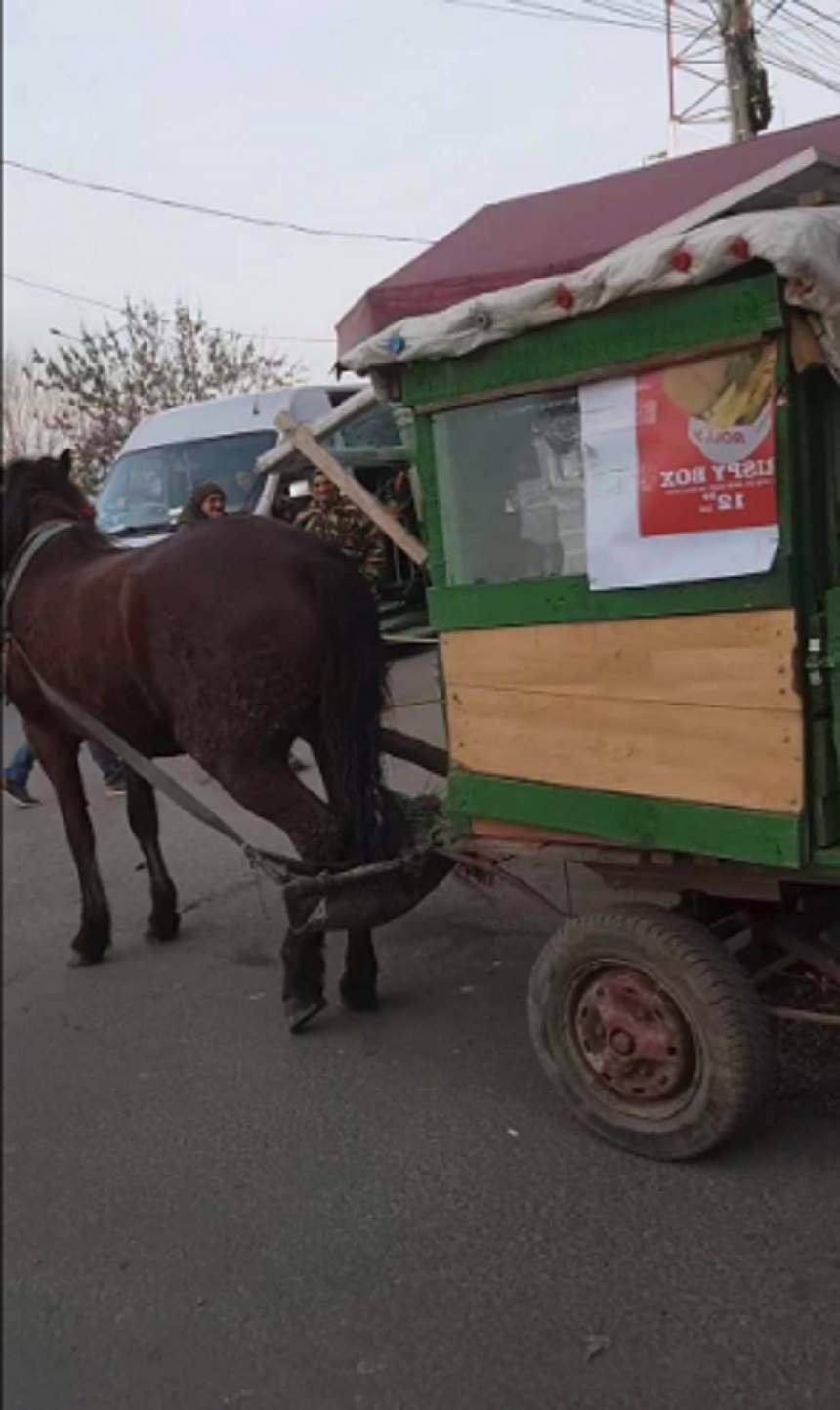 VIDEO / Să vezi și să nu crezi! Un bărbat din Galați și-a „tunat” căruța cu avarii, stopuri și alarmă