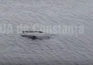 VIDEO / Telefonul la volan face o altă victimă! Un șofer neatent a plonjat cu mașina în mare