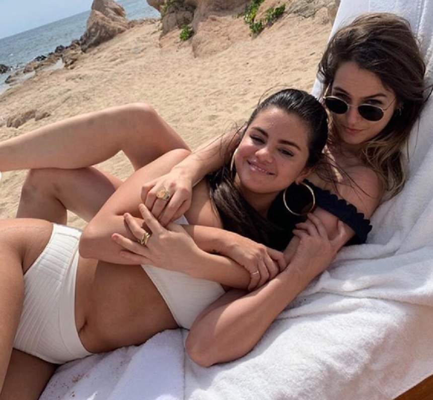 Selena Gomez și-a etalat formele pe o plajă din Mexic! Artista și-a revenit complet după ce a ieșit de la psihiatrie