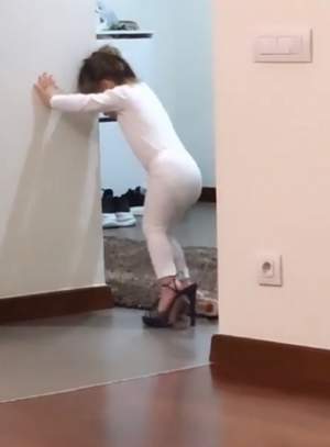 FOTO / Rebecca îi calcă pe urme Andreei Tonciu! Vedeta a surprins-o pe micuță în timp ce dansa pe tocuri