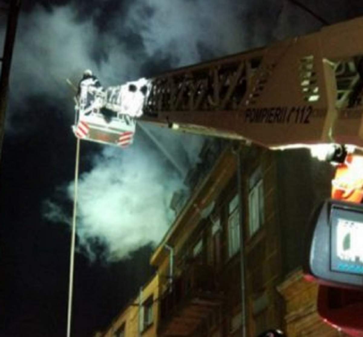 Incendiu de proporții într-o clădire din Brăila! Zeci de persoane au fost evacuate