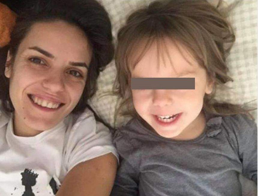 Fetiţa Nicoletei Cîrjan, tânăra care susţine că a făcut copilul cu fostul Principe Nicolae, a împlinit 3 ani. Urarea emoţionantă a mamei sale