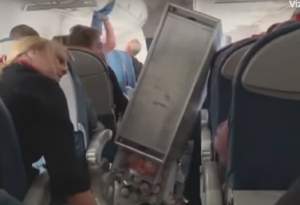 VIDEO / Clipe de panică într-un avion! Aeronava s-a prăbușit în gol, de 2 ori