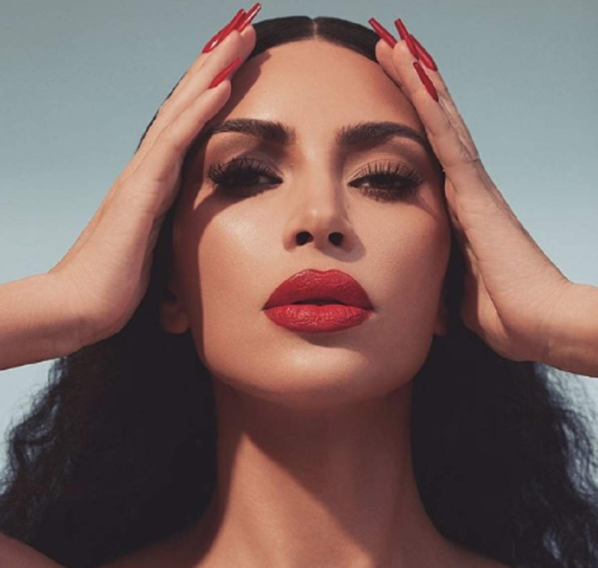 Cum se apără Kim Kardashian, după ce au apărut informații că și-a operat nasul. Starleta „dă vina” pe copii