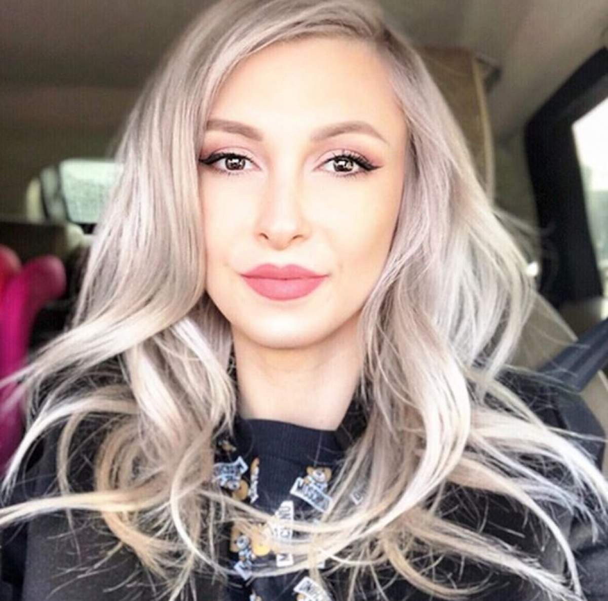 Andreea Bălan şi-a schimbat look-ul, cu puţin timp înainte să nască. Arată fenomenal!