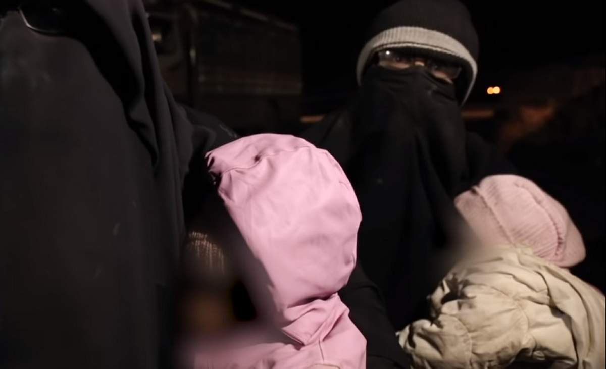 Au plecat în vacanță, dar au ajuns membri ISIS. Familia cere acum ajutor pentru a scăpa