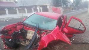 Accident teribil în Suceava. O mașină a ajuns un morman de fiare, după ce șoferul a pierdut controlul volanului