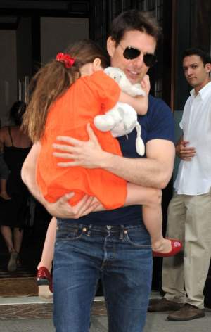 FOTO / Imagine rară cu Suri, fetița lui Tom Cruise! Actorul și-a renegat fiica din cauza religiei