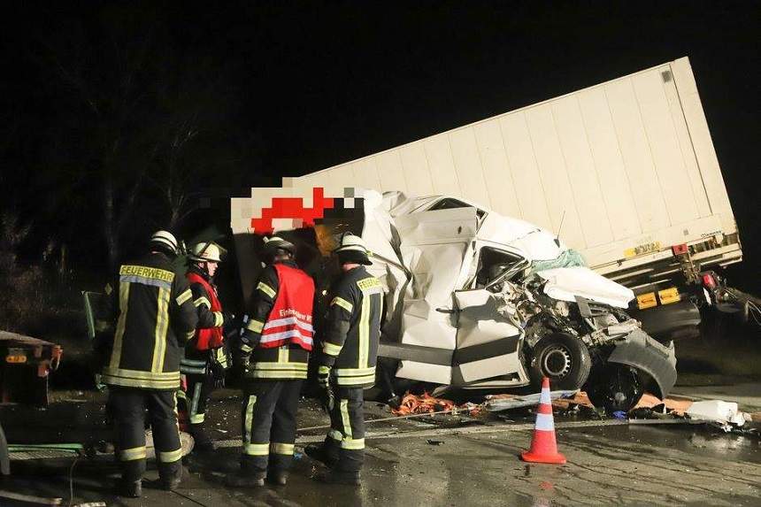 VIDEO / Imagini cutremurătoare în Germania, unde un şofer român a fost strivit în camioneta sa