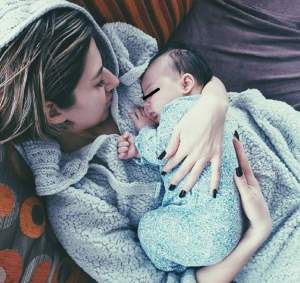 FOTO / Imaginea care a stârnit valuri de controverse! Lidia Buble, în brațe cu un nou-născut: „E copilul tău?”