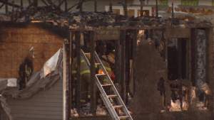 VIDEO / Imagini dramatice! 7 frați au ars de vii, într-un incendiu de proporții izbucnit în casa părinților