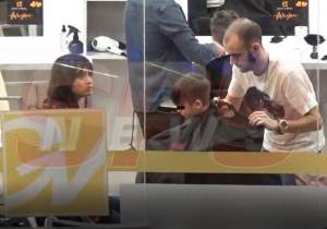 VIDEO PAPARAZZI / El cere, ea execută! Aylin Cadîr, pusă într-o situaţie neaşteptată chiar de propriul fiu