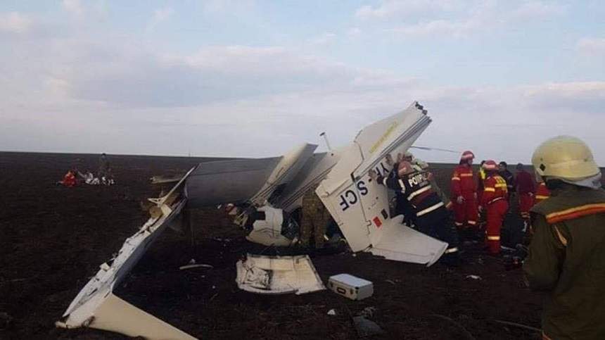 FOTO / Primele imagini de la aerodromul Tuzla, locul prăbuşirii avionului