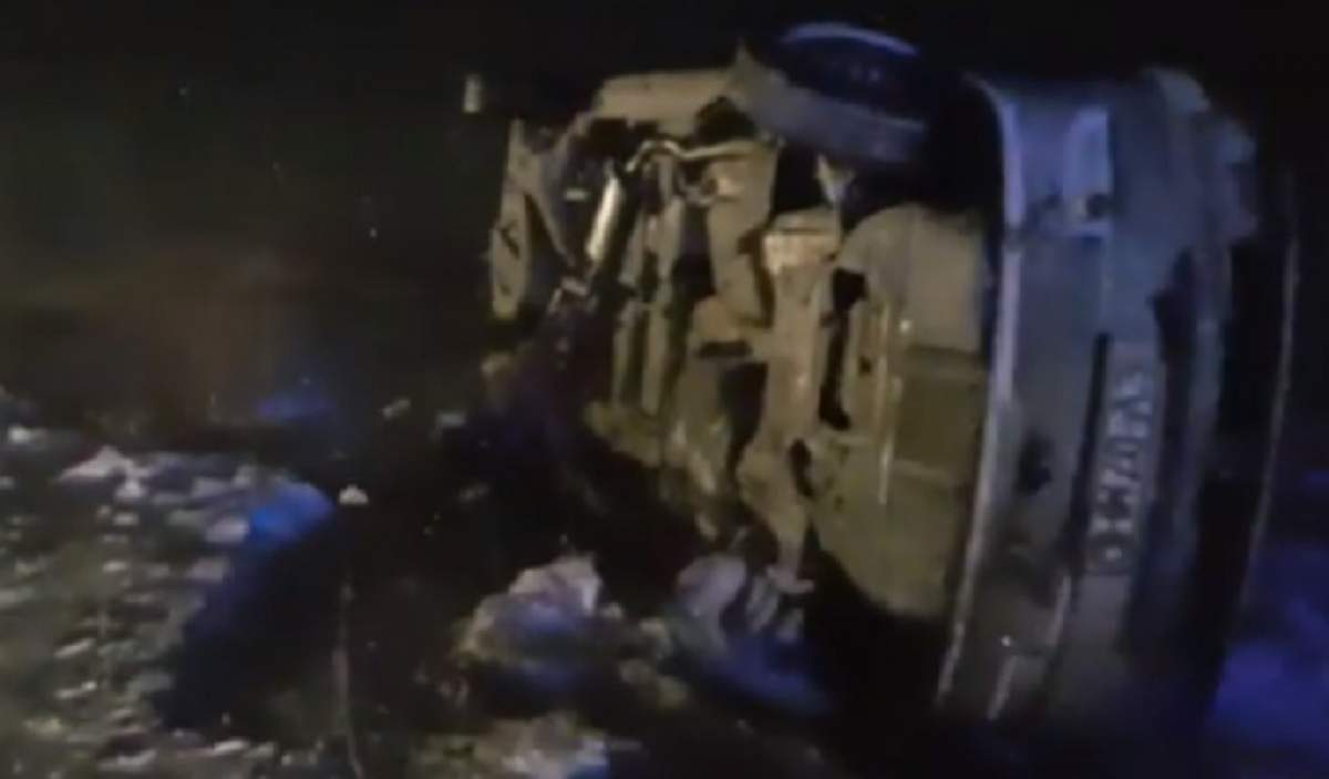 Microbuz cu 9 persoane, răsturnat la Braşov! Mai multe echipaje intervin