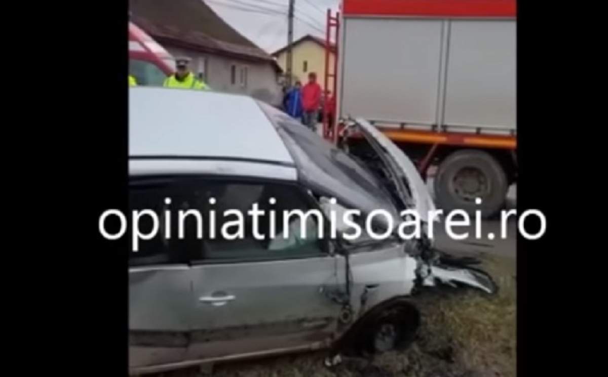 VIDEO / Accident violent în Timiş: Un mort şi trei răniţi, printre care şi un copil de cinci ani