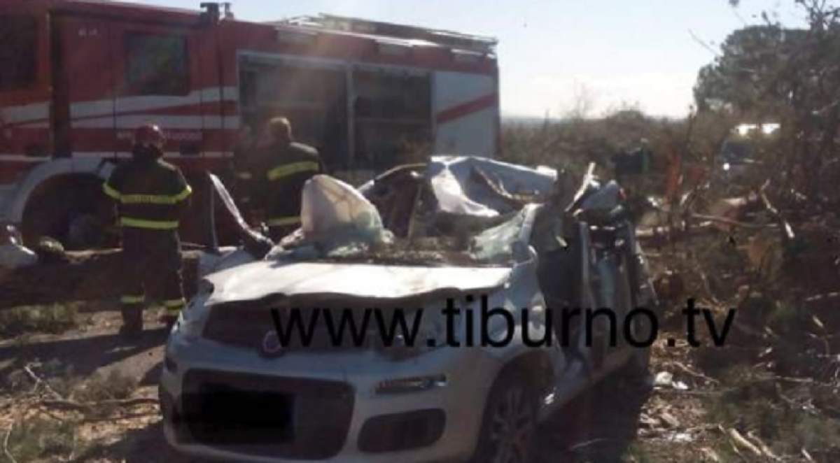 Un român din Italia a murit strivit, în propria mașină! Un copac s-a prăbușit din senin pe șosea