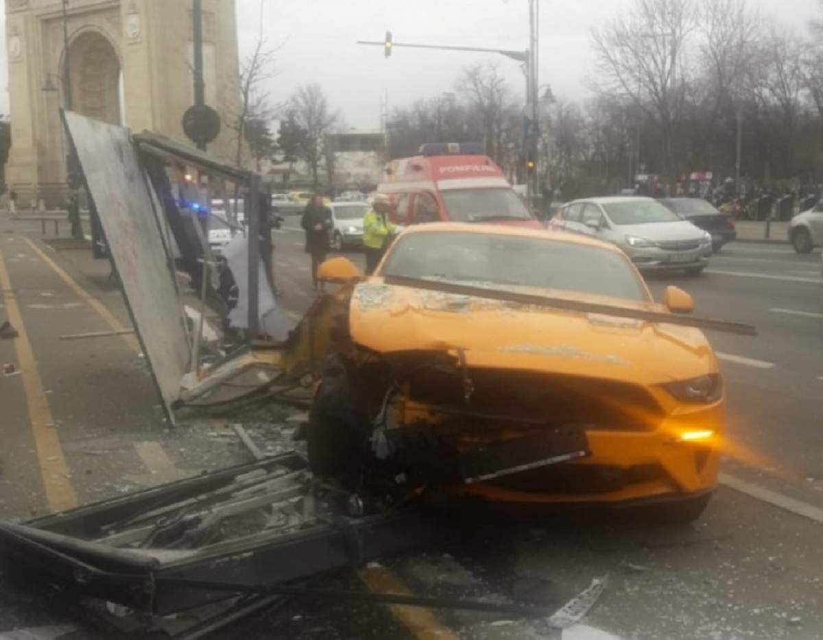 FOTO / Accident grav în București! A intrat în stația STB și a rănit două persoane