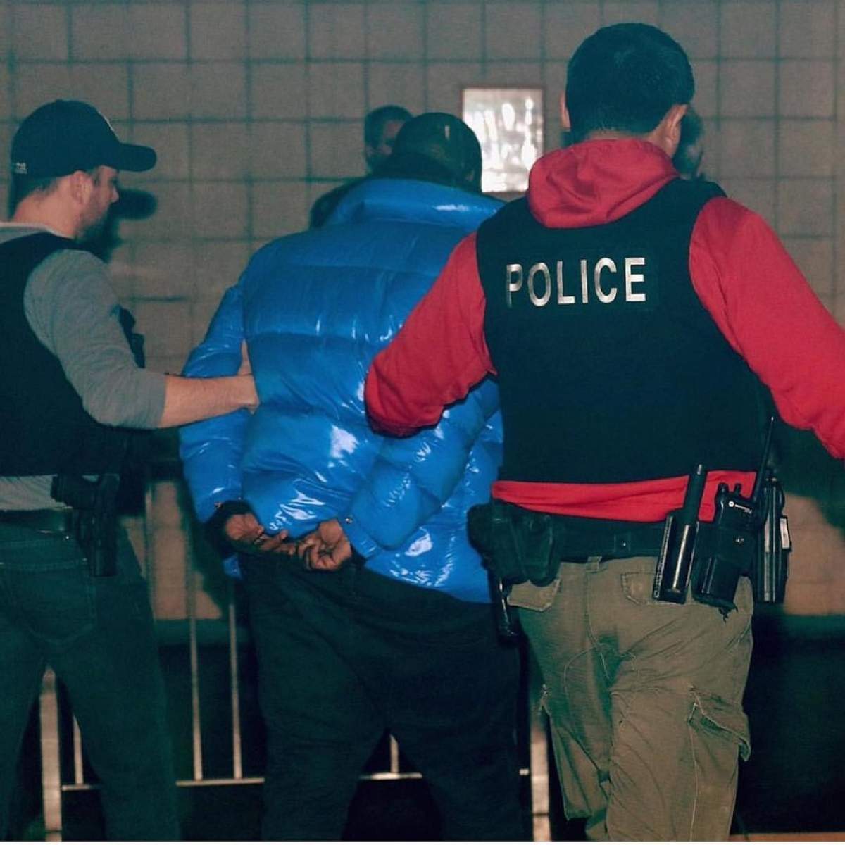 FOTO / Cântăreț american acuzat oficial de zece cazuri de abuz sexual! Ce îl așteaptă pe R. Kelly