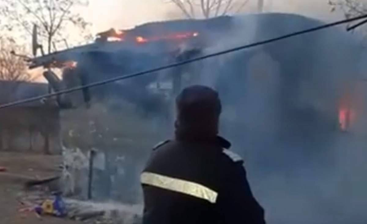 Bebeluş din Dâmboviţa, de numai patru luni, ars într-un incendiu! Ceilalţi copii s-au salvat