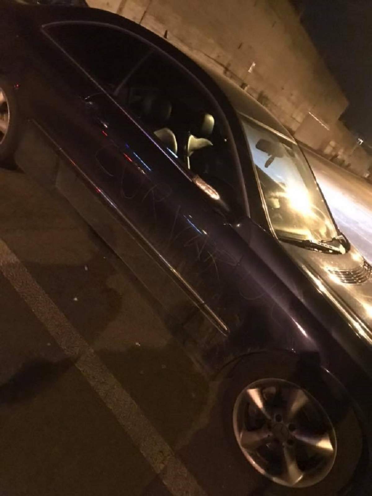 Răzbunarea unei femei din Cluj care ar fi fost înşelată te uimeşte! Ce i-a scris fostului iubit cu un cui pe maşină / FOTO