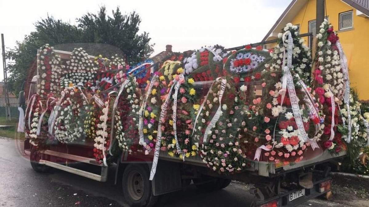 Coroanele de flori, înterzise la înmormântări?! Preoţii au început o adevărată campanie