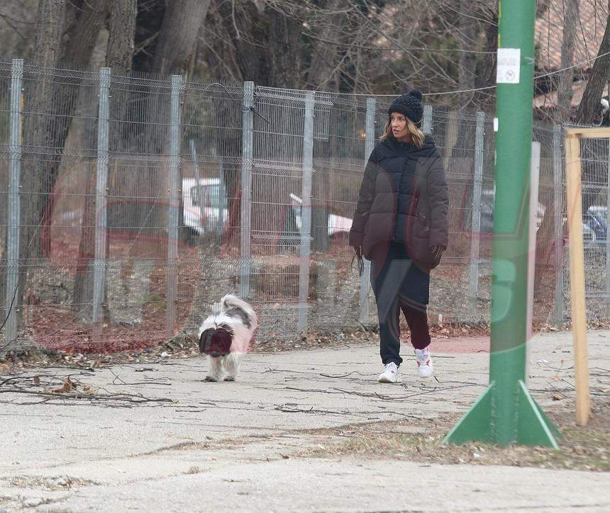 FOTO PAPARAZZI / Apariţie rară a Taniei Budi! Asta e dovada că vedeta are un suflet de aur