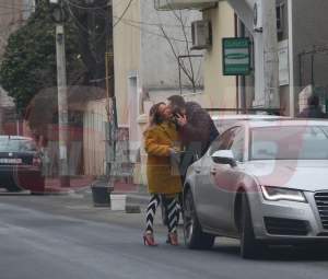 VIDEO PAPARAZZI / Andreea Antonescu nu mai e o fată cuminte! Susţinută de o prietenă, vedeta a cedat în faţa ispitei