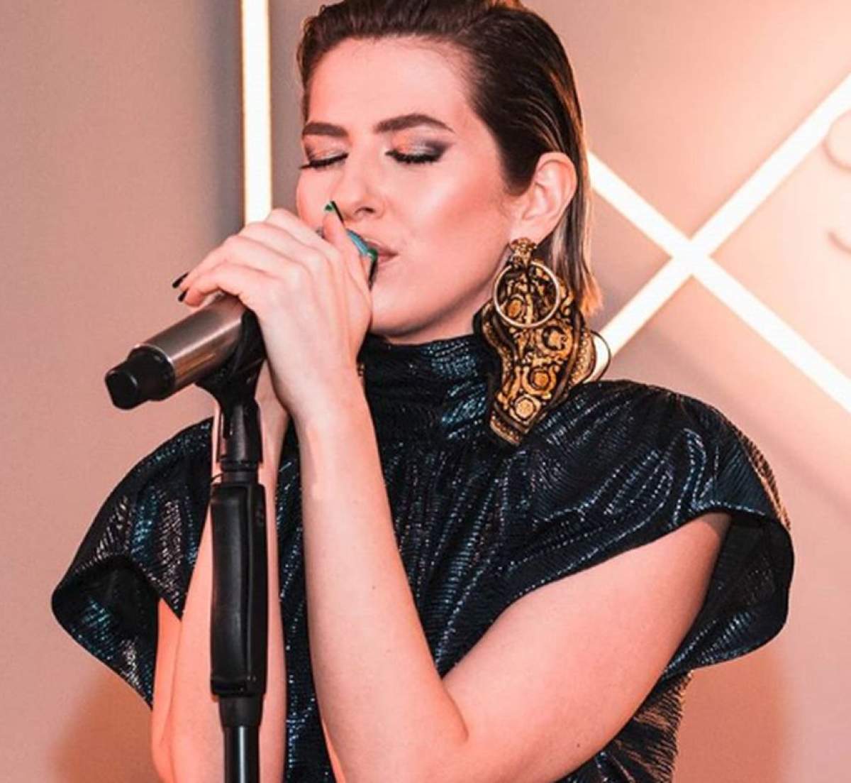 Bucurie mare în viaţa Lidiei Buble. Artista este pentru prima dată naşă de botez!