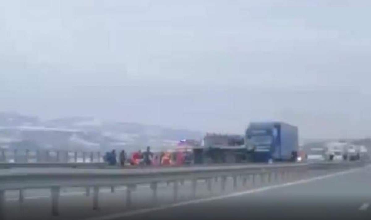 Accident foarte grav pe A3! Sunt mai multe victime, după ce un microbuz şi un TIR s-au ciocnit