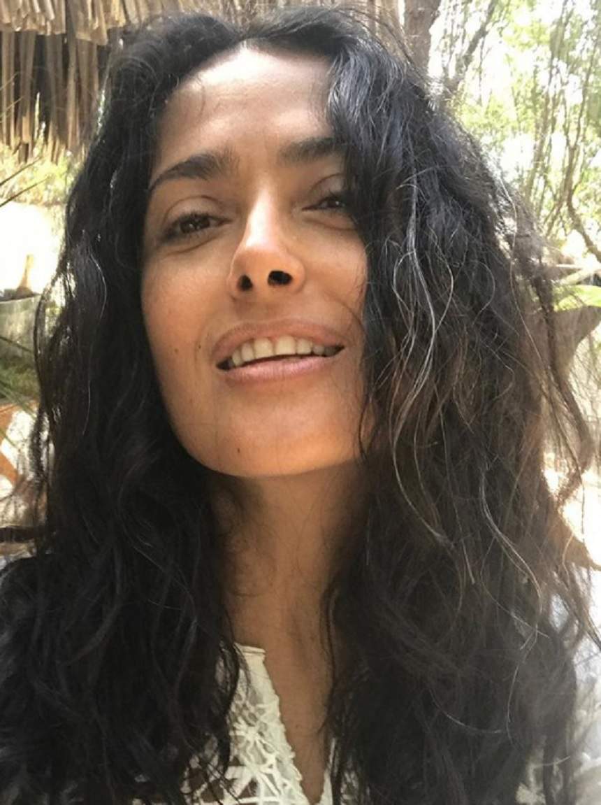 FOTO / Salma Hayek, o "bunicuță" mândră! Actrița s-a afișat așa cum nu multe vedete au curajul să o facă