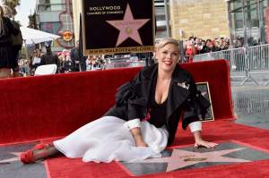 FOTO / Pink a primit o stea pe celebrul „Walk of Fame” din Hollywood
