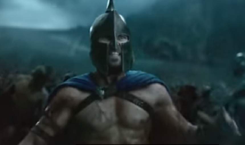 FOTO / Transformarea incredibilă a lui Sullivan Stapleton, actorul care l-a jucat pe Temistocle, în filmul "300"