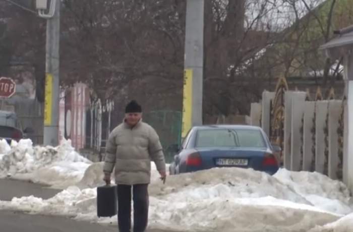 VIDEO / „Domnu’  Liviu nu o furam, doar o căram!” bătrânul care a luat valiza criminalistică a poliţiştilor a fost pedepsit cu o noapte de arest