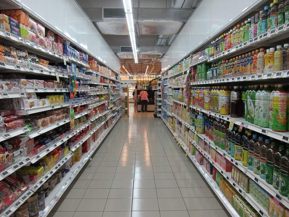 Bătaie ca în filme într-un magazin din Arad! Vânzătoarea a fost agresată de o clientă nervoasă