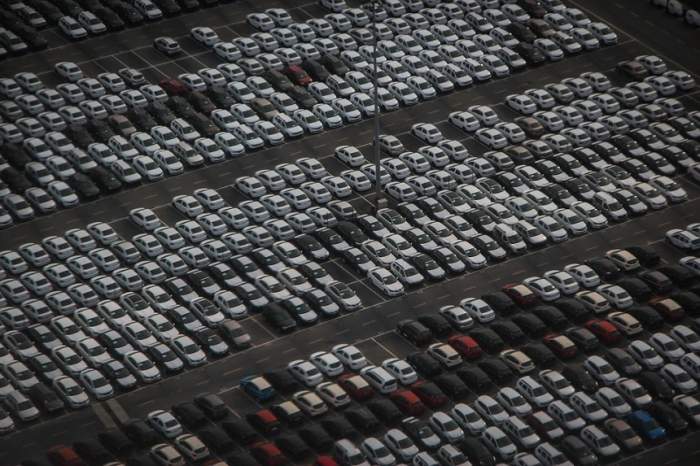 VIDEO / Îţi parchezi maşina pe unde apuci? Vezi care sunt noile măsuri privind locurile de parcare