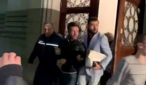 VIDEO / „Medicul cu 8 clase” a plecat de la Parchet. Matteo Politi va rămâne în arest preventiv